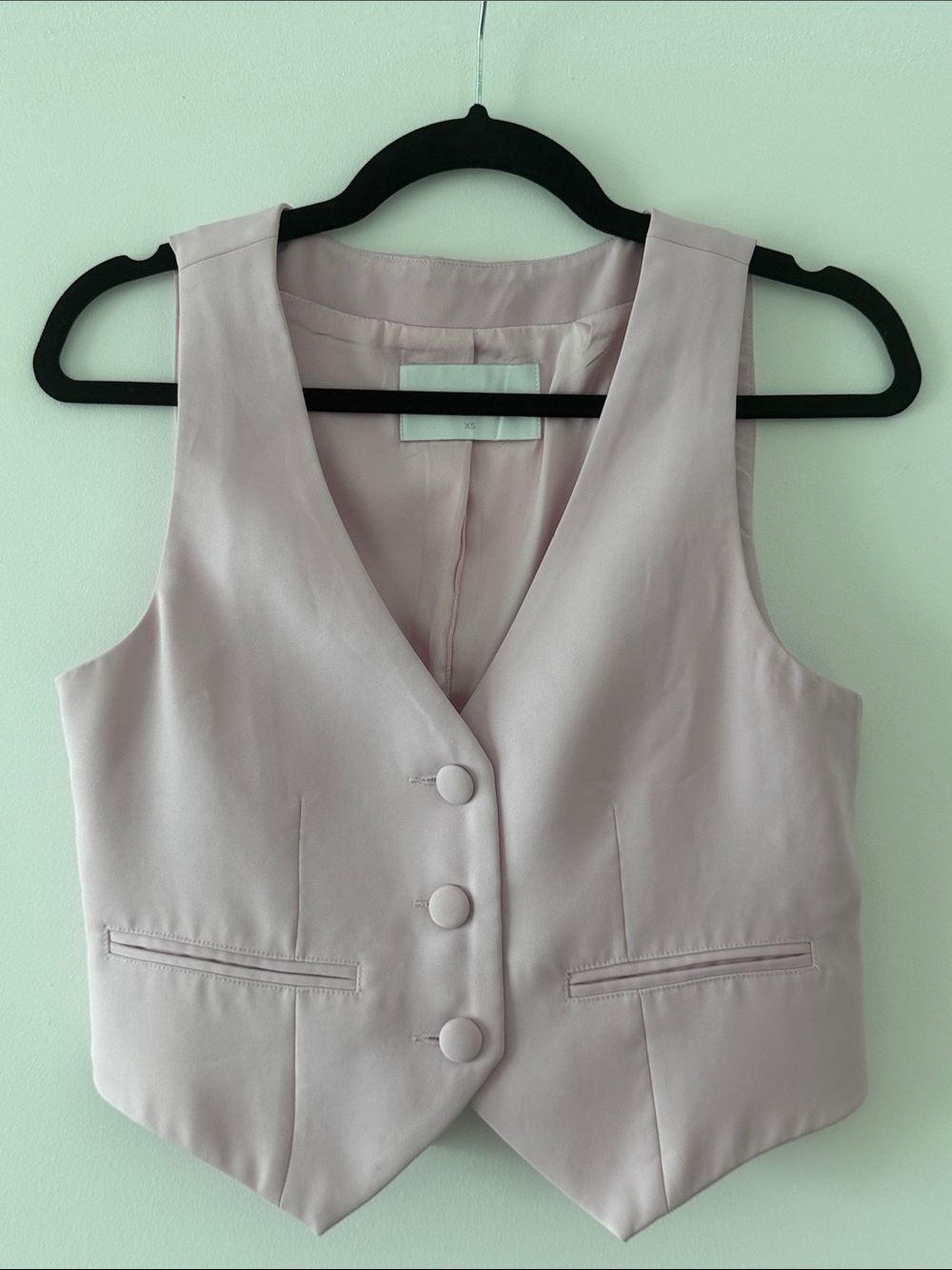 Sleeveless Button Front Vest in Light Mauve